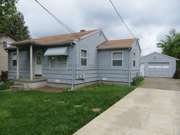 1095  2br 1bath (82nd ave and Johnson creek)