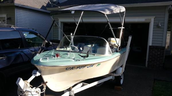 12ft FibreGlass Boat,1983 35HP Johnson Motor,trolling motor,Trailer