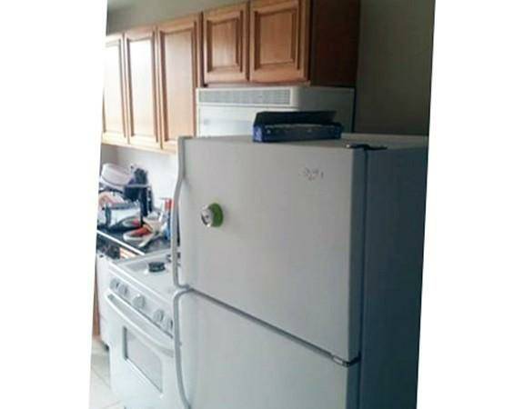 1350  Studio located near the AllstonComm Ave TStop, hardwood, gas and heat (Brighton)