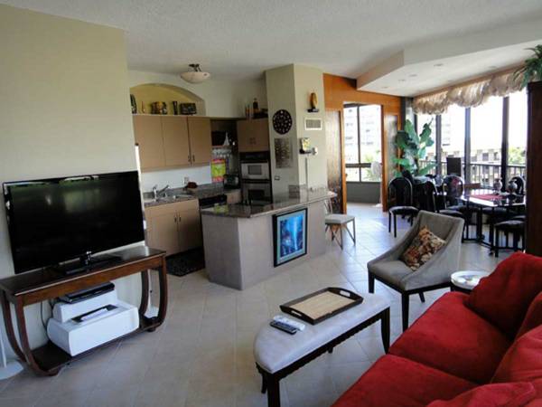 145  1 Bedroom Beautiful Condo w Partial Ocean View (Available 99) (Waikiki)