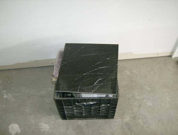 17  Black and white marble tiles