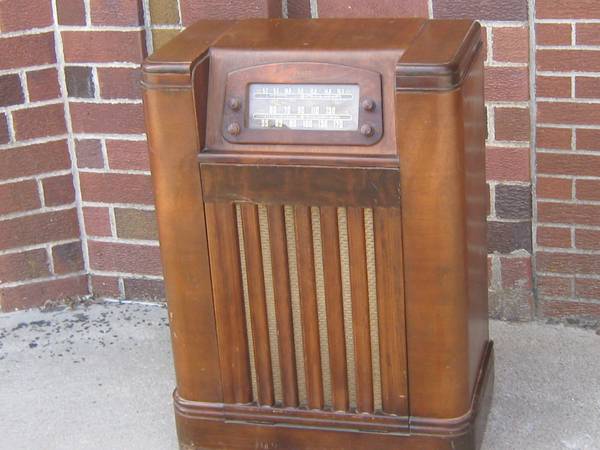 1946 PHILCO CONSOLE RADIO PHONO