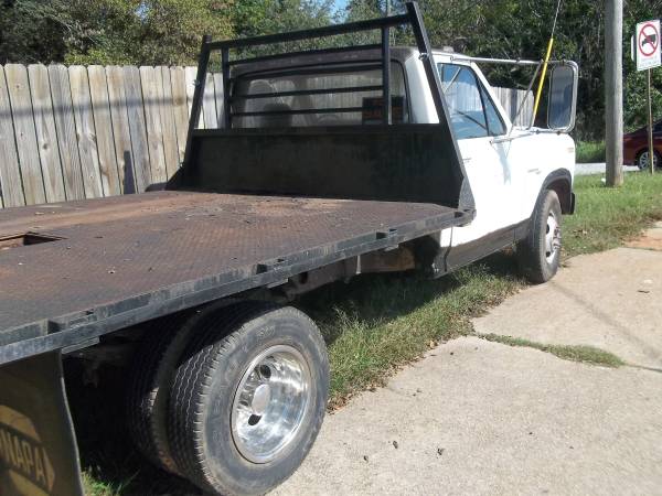 1983 Ford 350 Dually Flatbed Truck