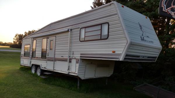 1988 Mallard Flight Leader 33 Fifth wheel Camper