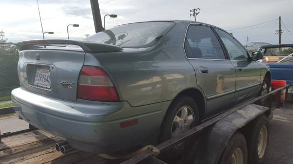 1995 Honda Accord Slight Front End Damage runs perfect