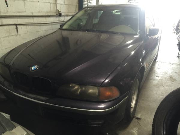 1998 BMW 528i  Parting out Got complete car to part out.
