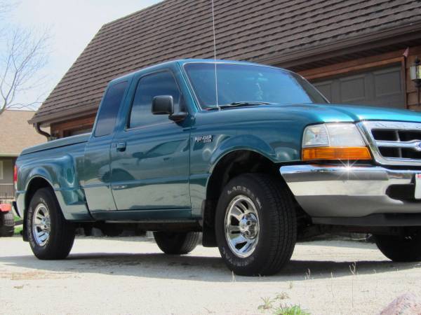 1998 Ford Ranger Step Side XLT 4 Cylinder With Fiber Tuneau Cover