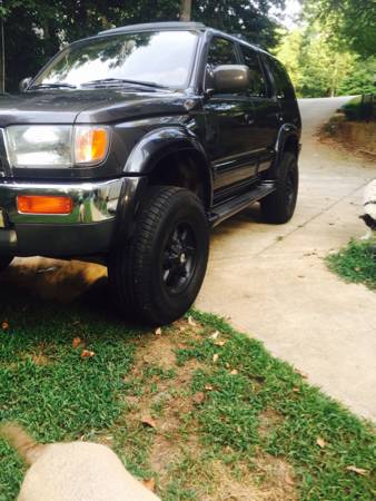 1998 Lifted 4WD Toyota 4Runner Limited