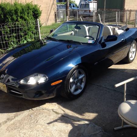 ...........1999  Jaguar XK8........