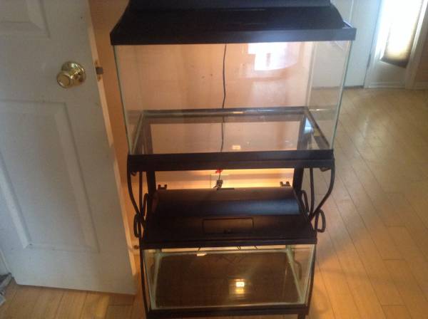 2. 10 gallon fish tanks and stand (Nkc)