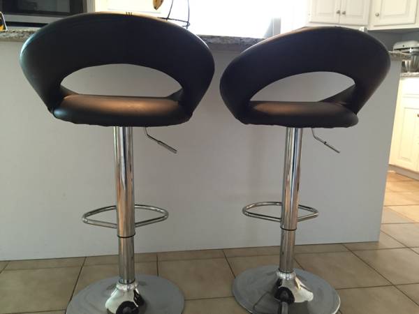 2 black bar stools