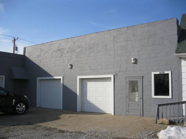 2 Car shop,Office and Bath (322B S. Hastings)