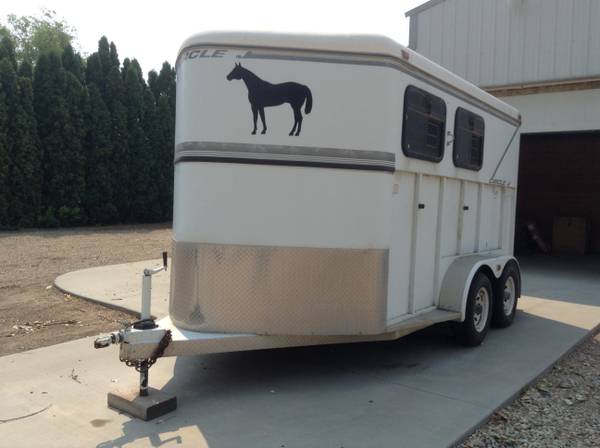 2 horse slant load trailer