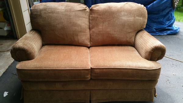 2 SEATER SOFA FOR SALE ONLY 100