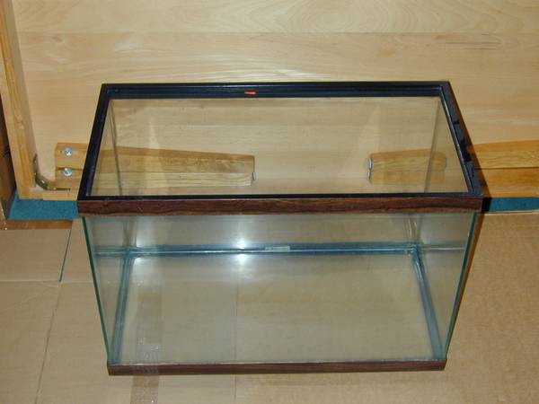 20 Gallon Fish Tank Small Pet Home (Cincinnati)