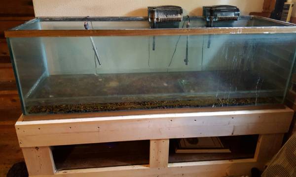 200 gallon fish tankstandfiltersheatersrocks (Waterford)