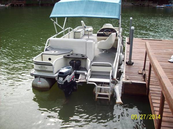 2000 Lowe Pontoon Boat
