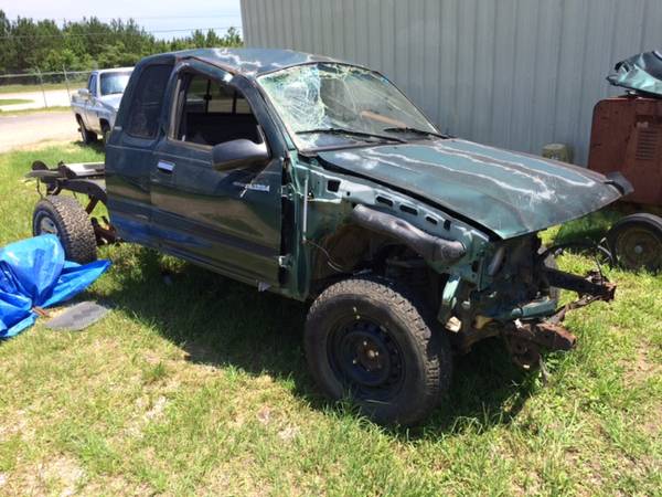 2000 Toyota Tacoma (For Parts)