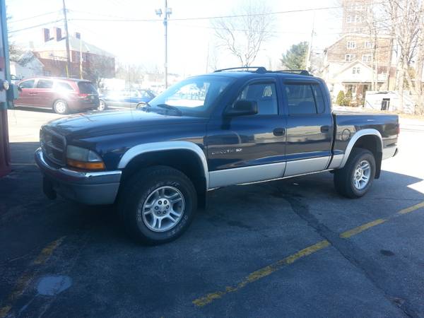 2001 DODGE DAKOTA quad cab 4dr loaded auto, power everything. no rot