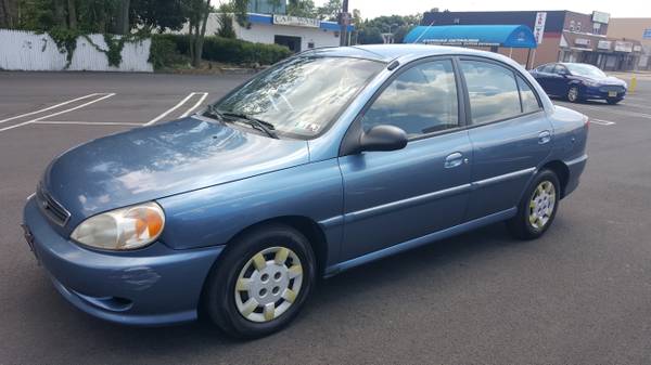 2001 KIA RIO, 4 CYLINDER,  GAS SAVER