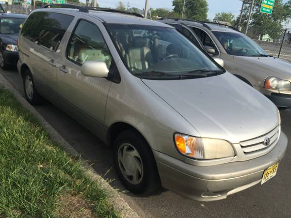 2002 Toyota Sienna xle full loaded