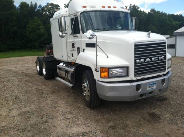 2003 Mack semi truck