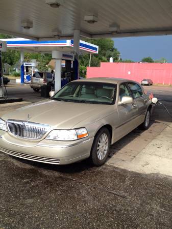 2004 BEIGE LINCOLN TOWN CAR