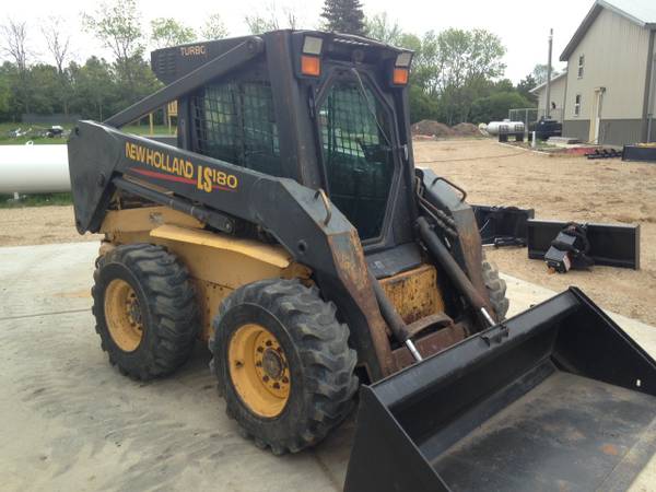 2004 New Holland LS180 Skid Steer