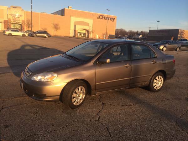 2004 Toyota Corolla LE Sedan 4 Door