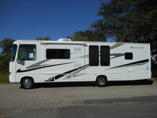 2006 FOURWINDS HURRICANE 34ft ONLY 17K MILES