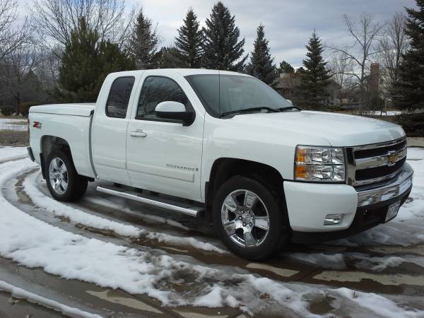 2007 CHEVY SILVERADO TRUCK FOR SALE