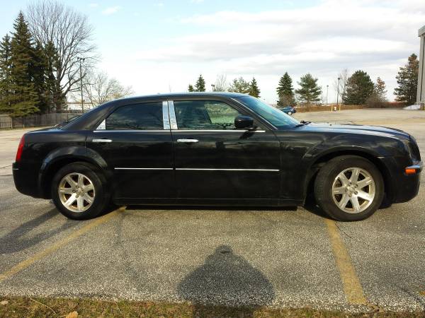 2007 Chrysler 300 Touring lmt.V6 leather. (Mayfield hts)