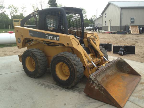 2007 John Deere 332 Skid Steer