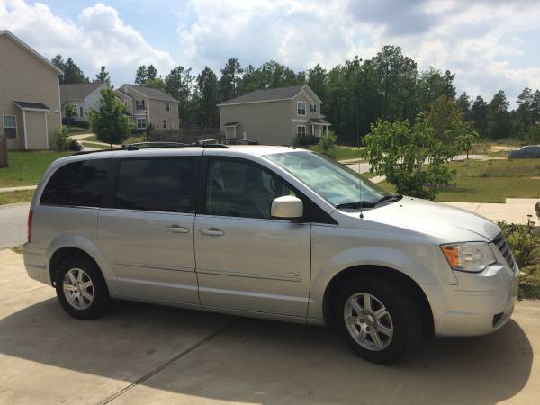 2008 Chrysler town and country