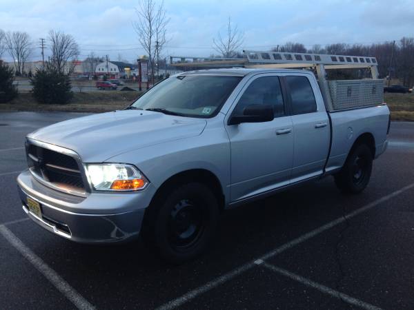 2011 Ram 1500 quad cab 4x4 fully loaded customized work truck