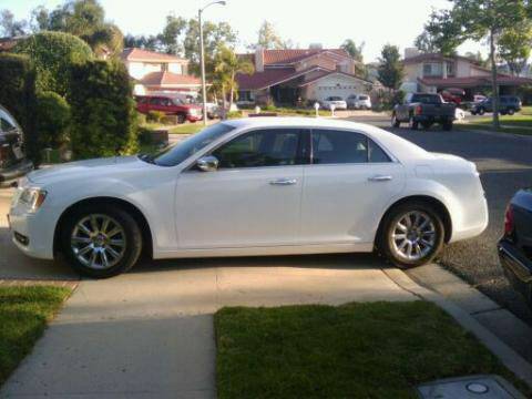 2012 Chrysler 300c 5.7l fully loaded  needs a lil work clean title