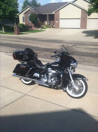 2013 Harley Davidson Ultra Classic Limited.  3900 miles