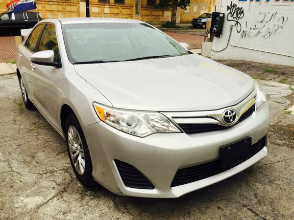 2014 TOYOTA CAMRY SILVER LE ONE OWNER 22K