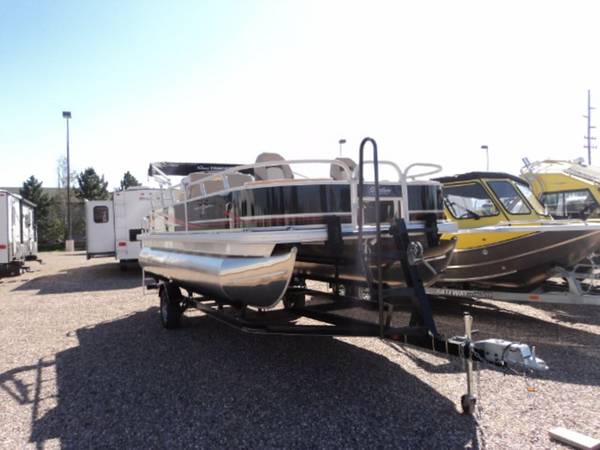 2014 Tracker Pontoon 22