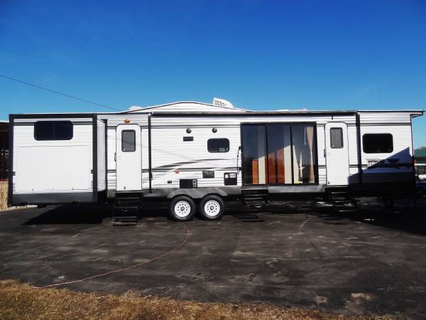 2015 Forest River Wildwood Dlx 402QBQ