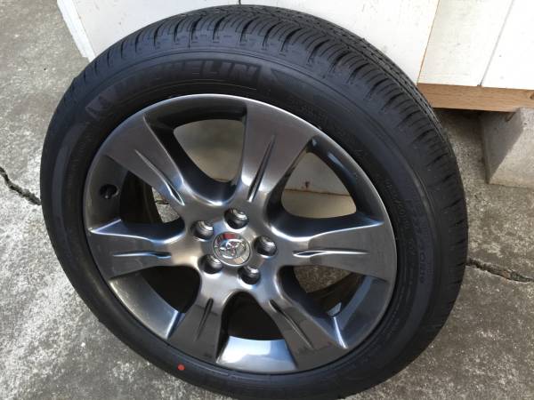 2015 Toyota Sienna SE OEM wheel amp tires