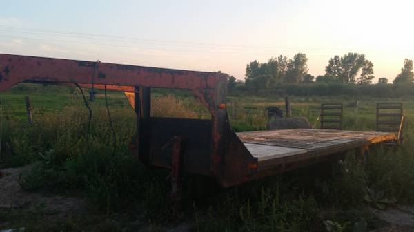 23 gooseneck flatbed