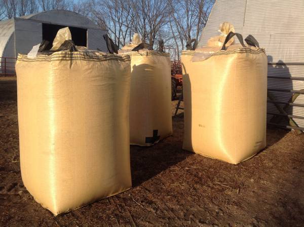 2500 lb Tote of Feed Corn