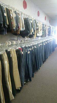 275 pairs of name brand womens jeans