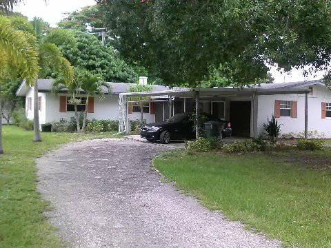 3 bedrooms, 2 baths 1 car garage, 1660 sqft (NAPLES FL)