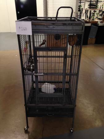 3 Bird Cages 1 large 1 Medium 1 small travel cage (Covington, KY)