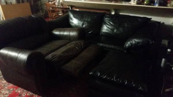 3 pc leather couch  (delivery) (hayward  castro valley)