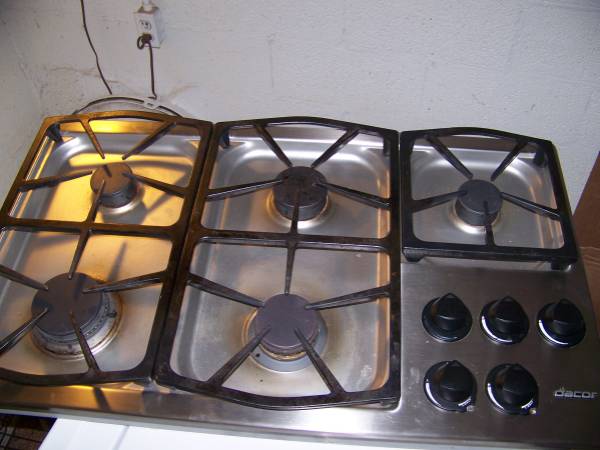 30 GAS COOKTOP (DACOR) SELLS NEW FOR 2000 W90DAY WARRANTY