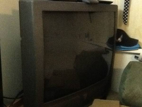 32 inch tv with converter box amp remotes
