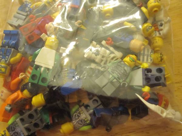 37 Lego minifigs for sale as a lot